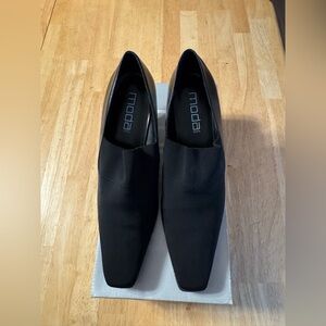 New in Box Black Closed Toe Heels, size 9